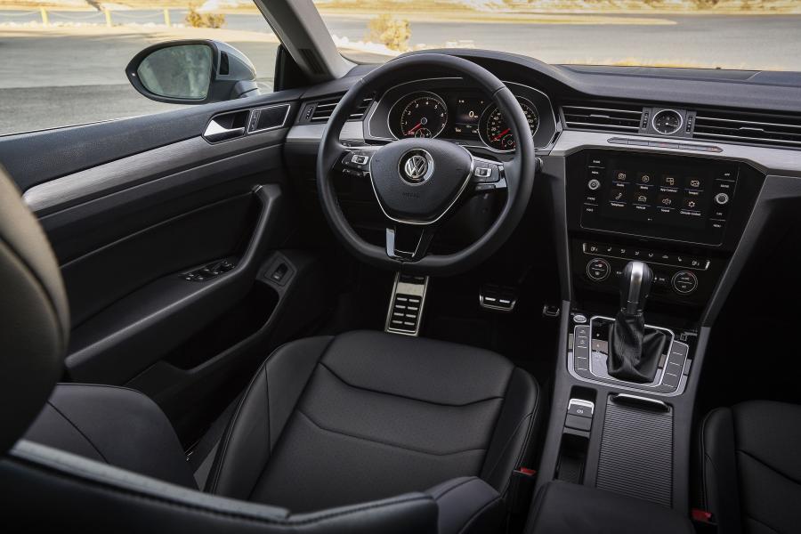 Интерьер Volkswagen Arteon 4Motion 2018 года  (NA) (фото 30 из 41)